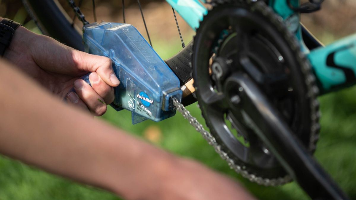 How to Clean a Bicycle Drivetrain - BikeTiresDirect 23016