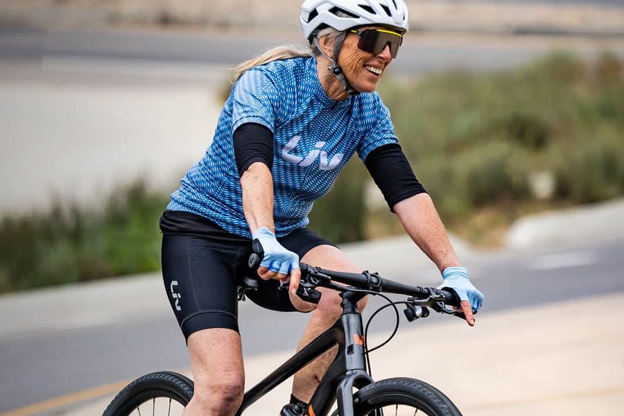 Cyclist riding flatbar bike 